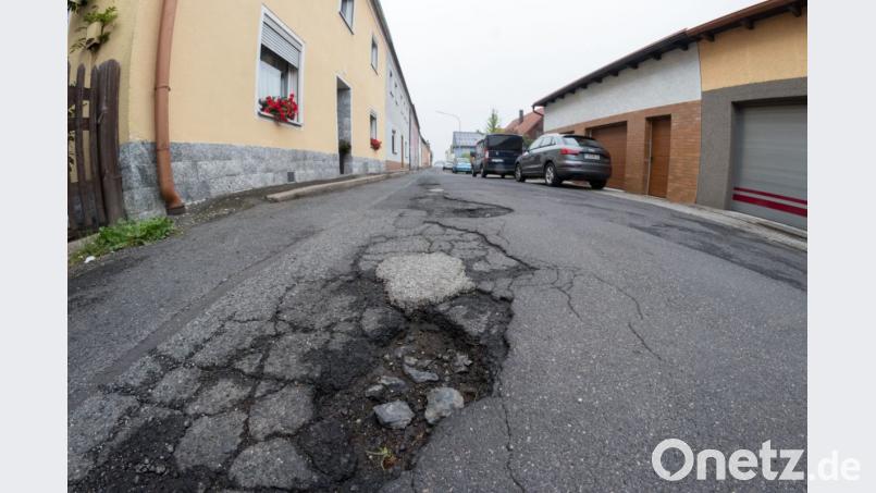 Die Thanhausener Bürger dürfen mitentscheiden, ob die Karl-von-Korb-Straße gepflastert oder Asphaltiert wird. Bild: dtr