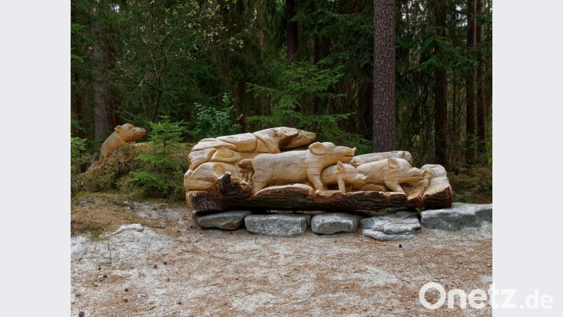 Eine Wildschweinrotte am Waldrand von Siegfried Schwarzbauer. Bild: tr