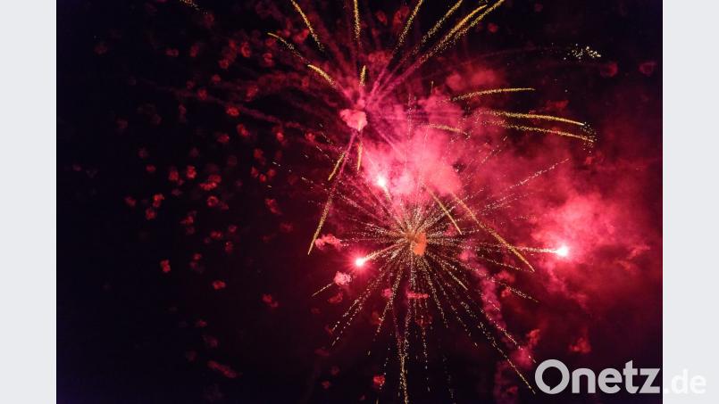 Die Bärnauer ließen es beim Bürgerfest krachen. Ein besonderer Abschluss war das 30-minütige Feuerwerk. Bild: Wolfgang Schwamberger