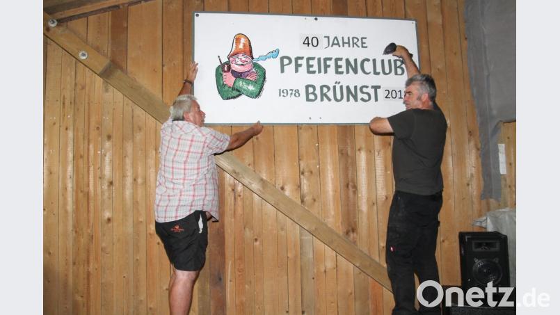 Clubchef Martin Scheibl (rechts) und Stodlinhaber Franz Scheibl freuen sich schon auf die Fete. Bild: pi