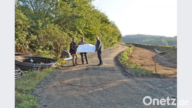 Bürgermeister Walter Schauer (rechts) mit Wolfgang Vetter (links) und Tobias Baumer. Bild: rkp