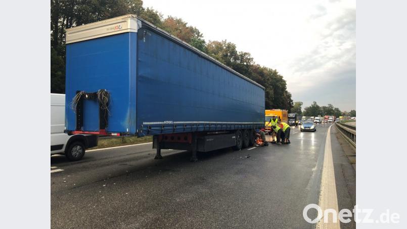 Auf der A3 bei Sinzing hat sich ein Unfall mit drei Autos und einem Lastwagen ereignet. Bild: Alexander Auer