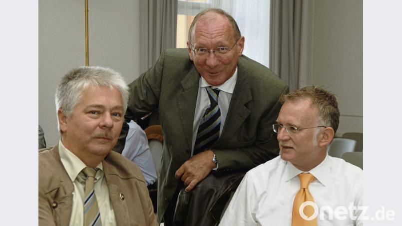 Begrüßung durch den Fraktionsvorsitzenden Franz Maget (Mitte): Strobl (links) rückt 2005 für Marianne Schieder in den Landtag nach. Rechts Hans-Ulrich Pfaffmann. Bild: Frank Mächler/dpa