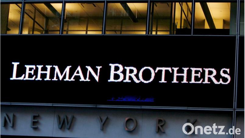 Ein Schriftzug an der Zentrale von Lehman Brothers. Vor 10 Jahren meldete die US-Investmentbank Konkurs an. Bild: dpa
