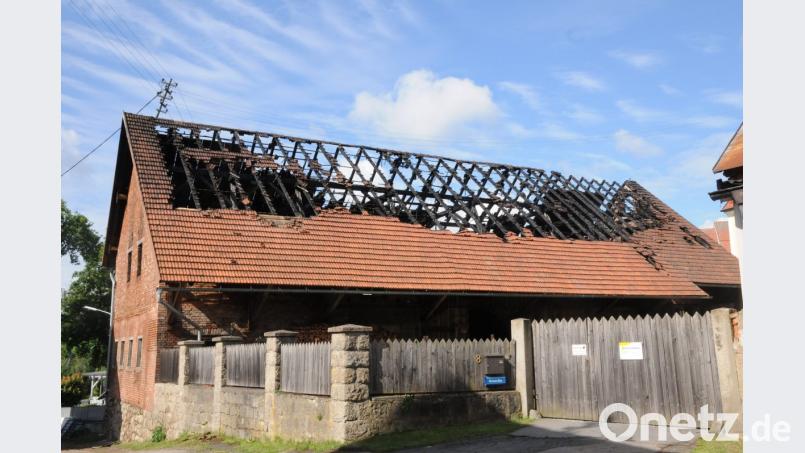 Der Stadl im Burggut wird in Kürze nur noch in der Erinnerung der Bürger existieren. Den Bauantrag für die Errichtung eines neuen Nebengebäudes mit Garagen segnete der Stadtrat einmütig ab. Bild: bey