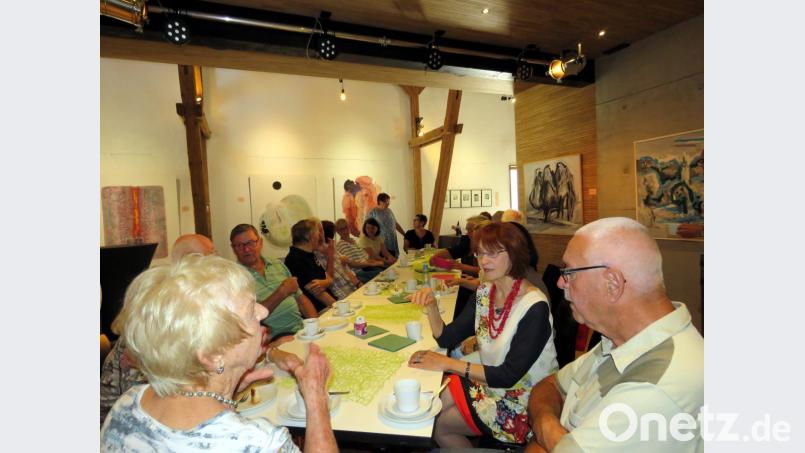 Kaffee und Kuchen im Rahmen der Ausstellung im Kunsthaus. Bild: ubb