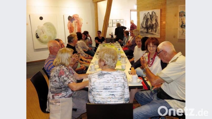 Kaffee und Kuchen im Rahmen der Ausstellung im Kunsthaus. Bild: ubb