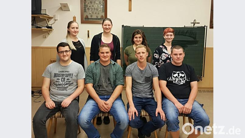 Auf die bewährten Leute an der Spitze setzt die Münchenreuther Landjugend. In der hintere Reihe (von links) Veronika Kraus, Franziska Kraus, Lisa Grötsch, Stefanie Hebenstreit und vorne (von links) Jonas Grötsch, Sebastian Männer, Bernhard Gradl und Dominik Schicker. Bild: exb