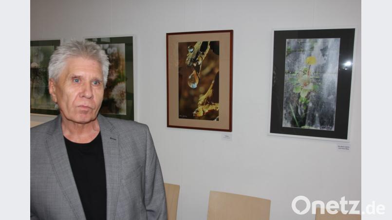 Klaus Gehring und einige seiner Fotografien Bild: kro