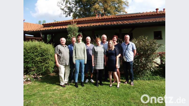 Treffen der Delegation des SC Weiding mit den Verantwortlichen der Diakonie und dem Haus Radost beim Studelfest (v.l.n.r.): Richard Scheiterer, GF des SC, Fritz Bock, 2. Kassier, Marie Eliášová, Dolmetscherin vom CeBB, 1. Vorsitender Josef Hellerbrand, Geschäftsführerin Monika Čermaková, Erich Schlicker, Koordinatorin Radka Mžourková, Heimleiterin Lucie Petříčková und Stepán Brodsky. Bild: eib