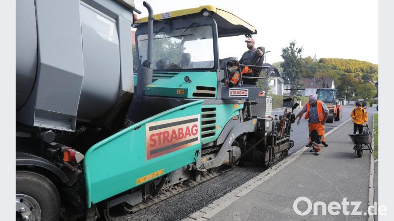 Austausch der Asphaltdecke auf der B 14 in Sulzbach-Rosenberg. Bild: Wolfgang Steinbacher