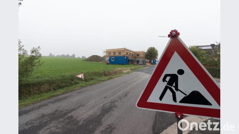 Der Stadtrat beschließt, dass die Straßen im Thanhausener Baugebiet so heißen, wie die bestehende Straße: „Am Rohrbrunnen“. Bild: dtr