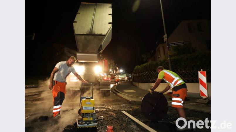 Austausch der Asphaltdecke auf der B 14 in Sulzbach-Rosenberg. Bild: Wolfgang Steinbacher