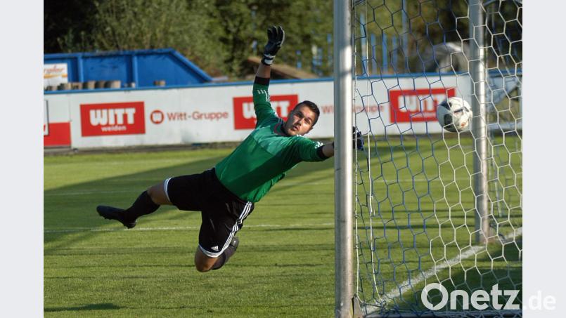 Trotz der Niederlage gegen den 1. FC Bad Kötzting war Luca Wittmann eine sehr gute Vertretung für Michael Heisig im SVE-Tor . Auch der Treffer zum 3:2-Zwischenstand war für ihn nicht zu verhindern. Bild: otr