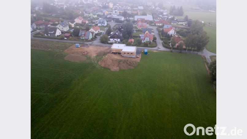 Der Stadtrat beschließt, dass die Straßen im Thanhausener Baugebiet so heißen, wie die bestehende Straße: „Am Rohrbrunnen“. Bild: dtr