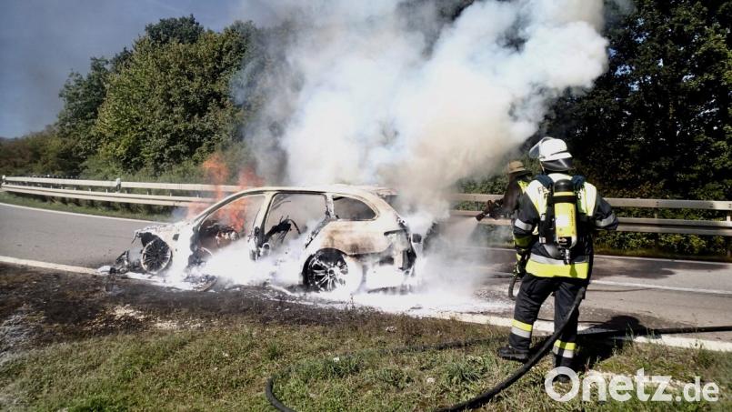 Das Fahrzeug brannte total aus. Bild: Alexander Auer