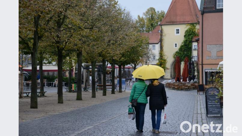 Leer gefegt. Besonders bei schlechtem Wetter haben Besucher am Unterer Markt sehr viel Platz. Bild: Petra Hartl
