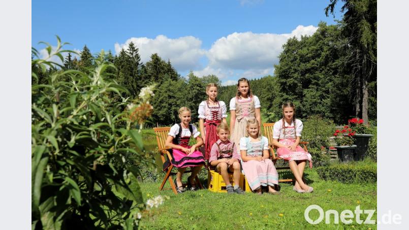 Auch der Nachwuchs macht in der Tracht eine gute Figur und übt eifrig für die Auftritte an der Kirwa in Gleiritsch. Bild: akp