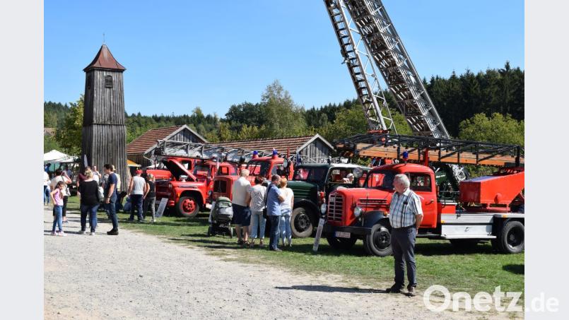 Die Feuerwehr-Oldtimer waren ständig umlagert. Bild: bnr