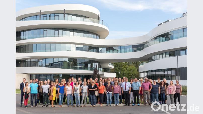 BHS Weiherhammer und das Überbetriebliche Bildungszentrum Ostbayern sind die Ziele des Lehrerkollegiums der Kemnather Realschule. Bild: jzk