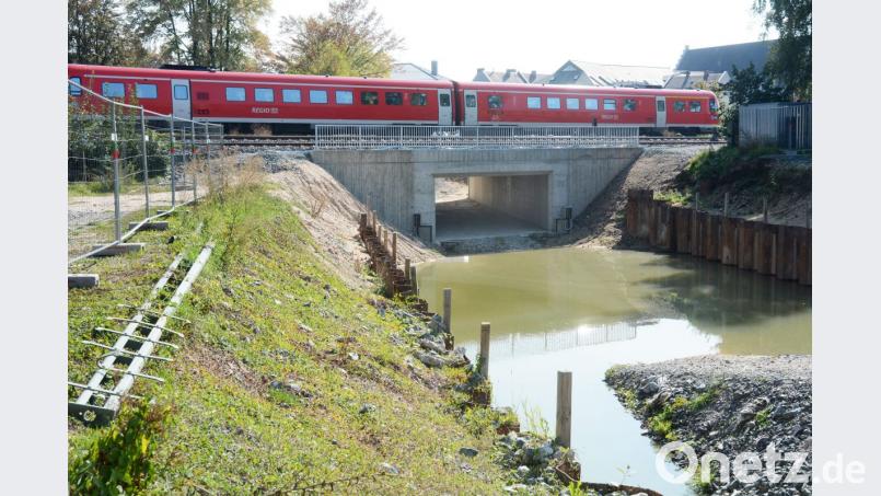 Noch kein Durchkommen. Nächstes Jahr sollen die Arbeiten am Wittgarten-Durchstich abgeschlossen werden und eine Durchfahrt zwischen dem Stadtteil Stockerhut und dem Witt-Platz ermöglichen. Bild: Gabi Schönberger