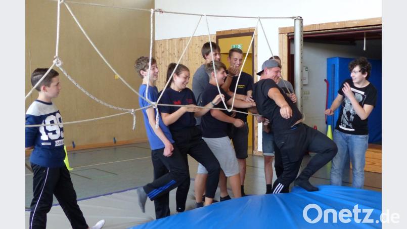 Die Jugendlichen der Feuerwehr Lintach bei einer Teambildungs-Maßnahme. Bild: gto