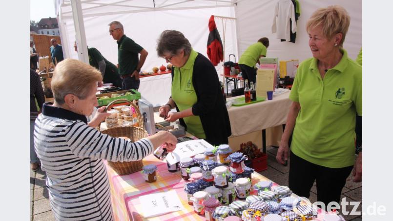 Der Obst- und Gartenbauverein Tirschenreuth hat unter anderem Fruchtaufstriche im Angebot. Bild: kro