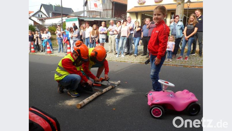Schauübungen sind das Salz, wenn sich eine Feuerwehr der Bevölkerung präsentiert. Bild: soj