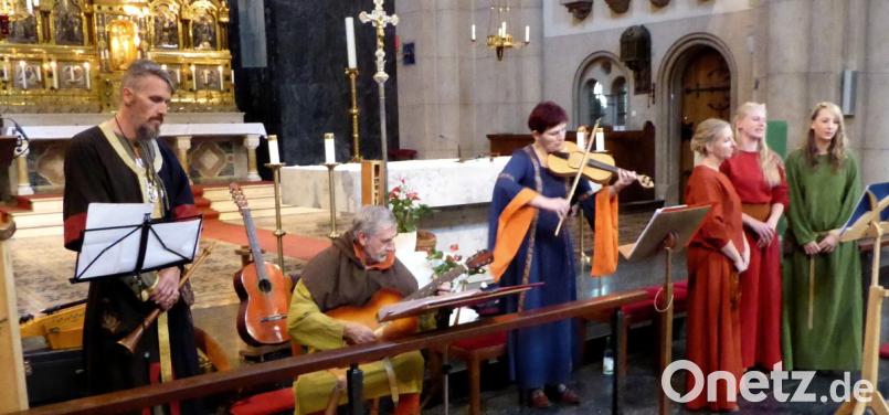 Die „Spielleut Amici Musicae Antiquae“ mit (von links) Markus Lang, Alois Meindl und Petra Rothmund sowie das „Trio Alte Musik“ mit Christina Herrmann, Franziska Meindl und Tanja Klier. Bild: fsb
