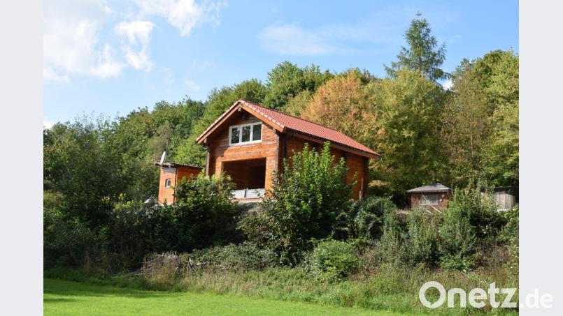 Am Trausnitzer Campingplatz soll ein "Fischerdorf" entstehen. 42 Ferienhäuser könnten auf dem Gelände gebaut werden. Das Erste steht bereits kurz vor der Fertigstellung. Bild: bnr