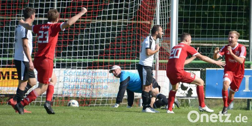 Dieser Jubel hielt nicht lange: Florian Schaar (rechts) brachte den FSV Gärbershof mit 1:0 in Führung. Rund 20 Minuten später gelang Nicolas Lindner der Ausgleich. Bild: ref