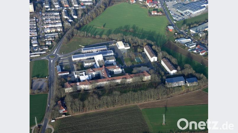 Luftaufnahme des ehemaligen Bundeswehrkrankenhauses in Amberg. Die Entwicklung des Geländes läuft prächtig, nun müssen auch die planerischen Voraussetzungen geschaffen werden. Bild: Georgi