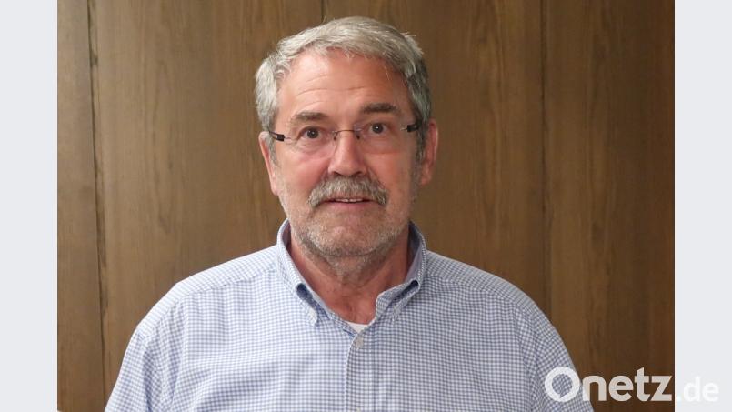 Willi Dürr sprciht bei der KAB Weiden-Ost. Bild: exb