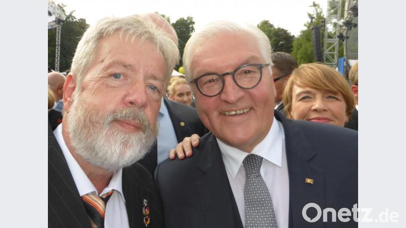 Stefan Zrenner trifft beim Bürgerfest in Berlin den Bundespräsidenten Frank-Walter Steinmeier. Bild: exb