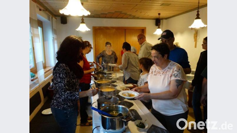 &quot;Nein, meine Suppe ess&#039; ich nicht&quot;, war beim kulinarischen Highlight des Obst- und Gartenbauvereins nicht zu hören. Die Gäste waren vom Angebot hellauf begeistert. Bild: twg