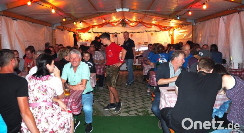 Das Wein- und Zoiglfest des Schalob in Albersrieth kommt bei den Gästen sehr gut an. Bild: fvo