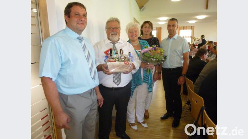 Kirchenpfleger Bernhard Irlbacher, Pfarrer Arnold Pirner, Rita Gleißner, PGR-Sprecherin Ulrike Duschner und Georg Hirsch. Bild: rgl