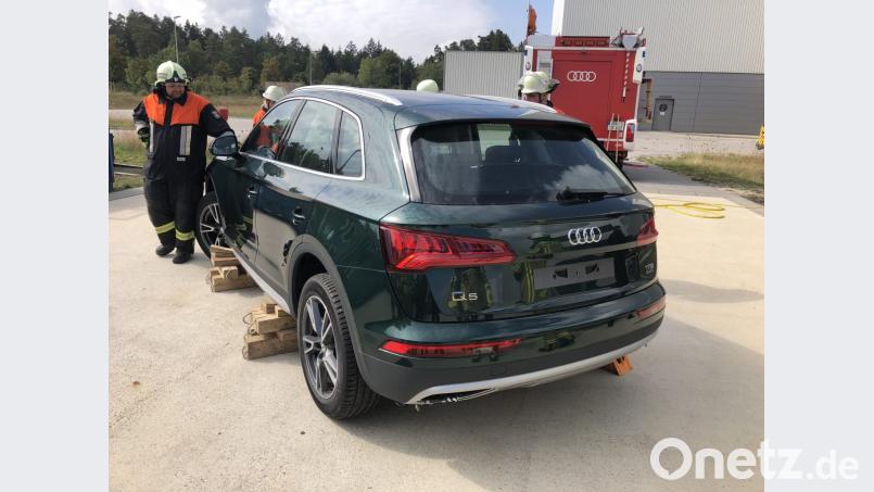 An neuwertigen Fahrzeugen trainieren die Feuerwehrler die Rettung und Befreiung von eingeklemmten Personen. Bild: xri