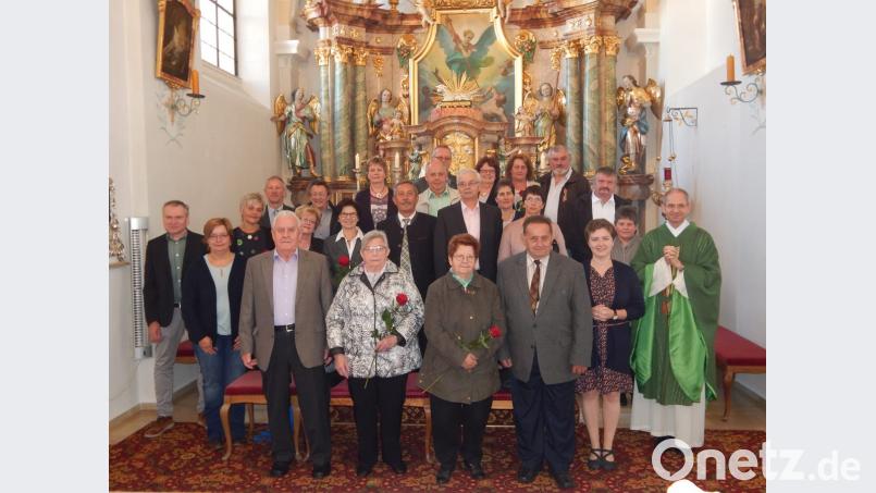 In der Schwarzenbacher Kirche feierten die Ehejubilare einen gemeinsamen Gottesdienst. Bild: exb