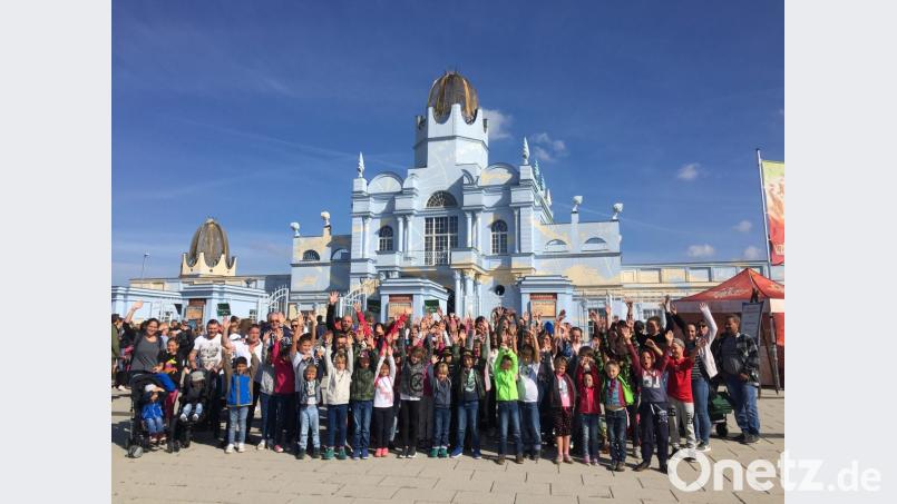 Rund 90 Windischeschenbacher Kinder genießen einen Tag im Freizeitpark "Belantis". Bild: exb