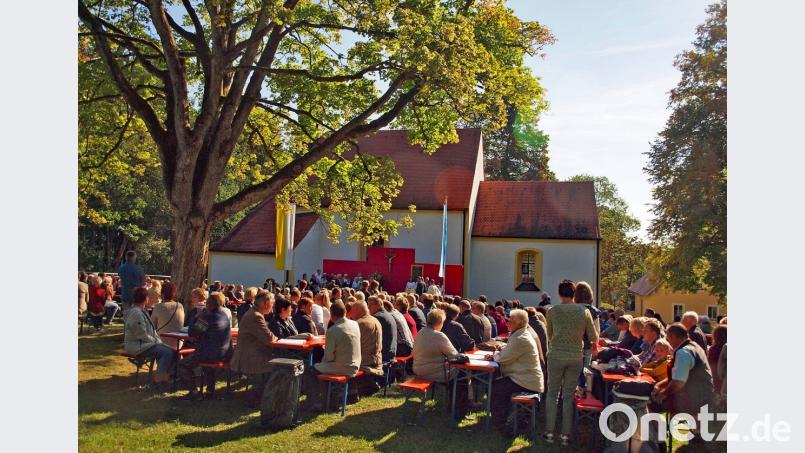Mehr als tausend Gläubige pilgerten am Sonntagvormittag zur Wallfahrtskirche der Vierzehn Nothelfer und nahmen am Festgottesdienst teil. Bild: sön