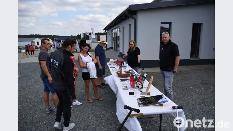 Markus Ulrich hatte für jeden Zweck die richtige Gravur parat. Bild: nag