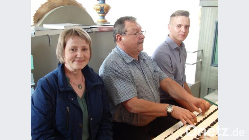 Orgelspiel und Gesang - von zuhause mitgebracht: Monika Burkhard, Helmut Wolf, Andreas Kurz Bild: wrt
