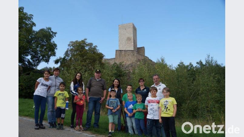 Eine gelungene Premiere: Bei der interessanten Zeitreise erfuhren die Teilnehmer viel Wissenswertes über die Burg Murach. Bild: zim