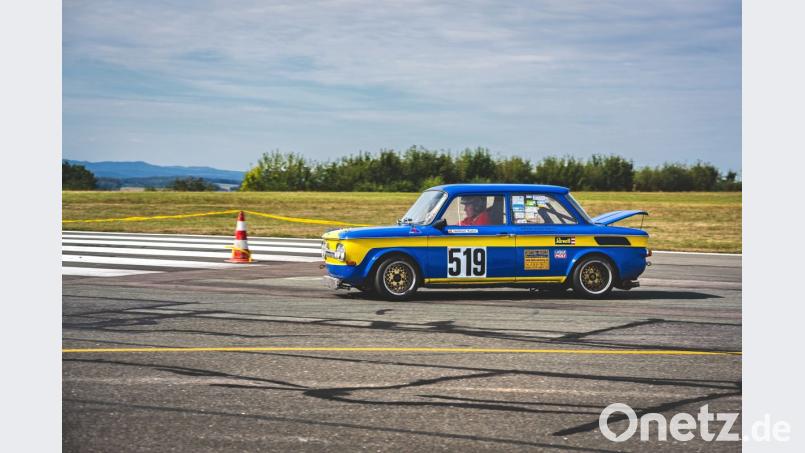 Dem Kirchenlaibacher Helmut Kunz vom MSC Sophienthal gelingt mit einem NSU TT eigentlich die zweitschnellste Zeit bei den Spezialtourenwagen bis 1300ccm. Ein Fahrfehler wirft ihn aber zurück. Bild: hai