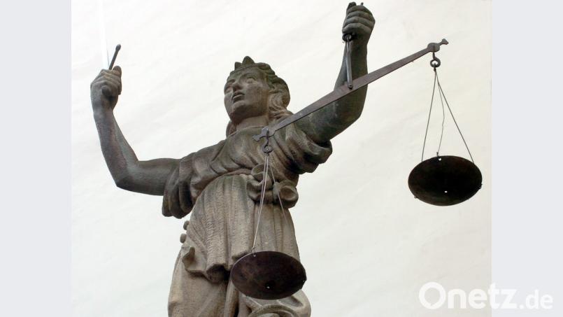 Vor Gericht sehen sich zwei Nachbarn aus Wiesau wieder. Sie streiten um die Nutzung eines Zufahrtsweges, der die einzige Möglichkeit bietet, das Hinterhaus zu erreichen. Bild: Matthias Hiekel, dpa