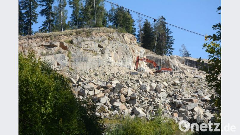 Der Granitabbau des zum ehemaligen KZ Flossenbürg gehörenden Steinbruchs „Wurmstein“ soll 2024 beendet werden. Für das Areal wird derzeit ein Konzept zur Integration in die Gedenkstätte entwickelt. Bild: gsb