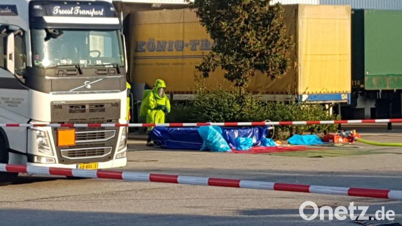 Großeinsatz in Regenstauf wegen einer ätzenden Flüssigkeit. Bild: Alexander Auer