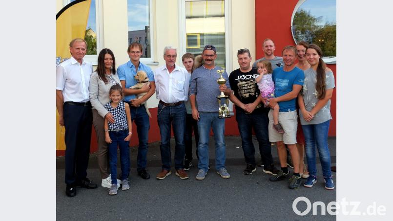 Kurt Koreis (Sechster von links) ist der neue Fuchs der ADAC-Suchfahrt. Bild: R. Kreuzer