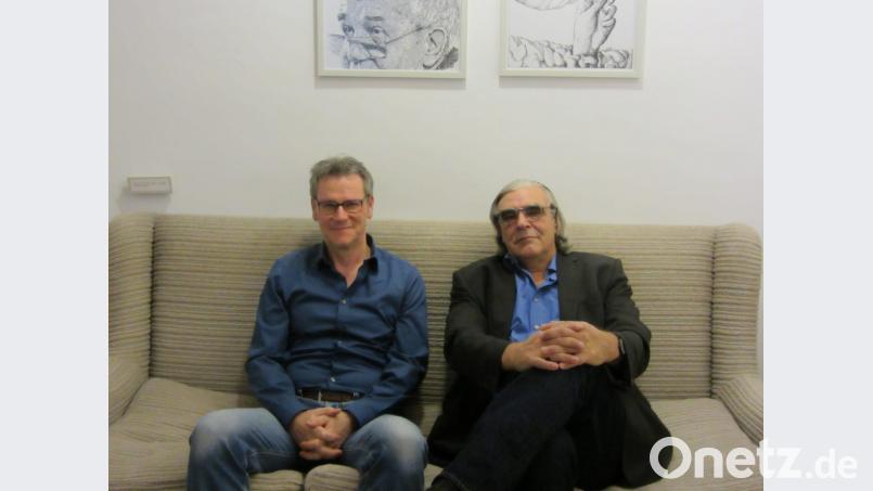 Ein eingespieltes Duo im Literaturhaus Oberpfalz: Schriftsteller Oliver Bottini (links) und Krimikolumnist Thomas Wörtche. Bild: aks